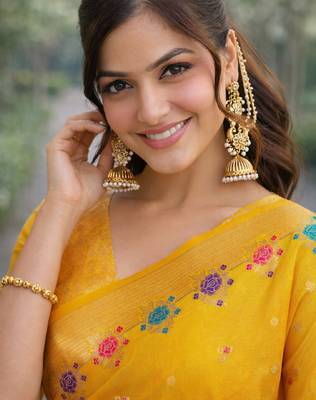 Yeloow silk blend banarasi saree with unstitched blouse piece 2
