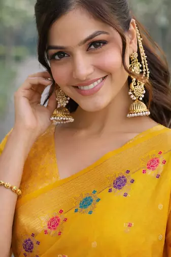 Yeloow silk blend banarasi saree with unstitched blouse piece