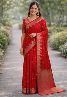 Red silk blend banarasi saree with unstitched blouse piece 3