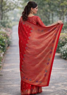 Red silk blend banarasi saree with unstitched blouse piece 4