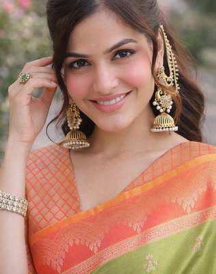 Mehendi silk blend banarasi saree with unstitched blouse piece 2