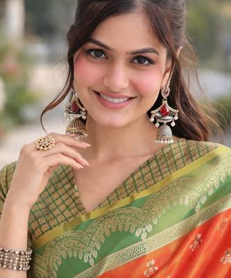 Orange silk blend banarasi saree with unstitched blouse piece 2