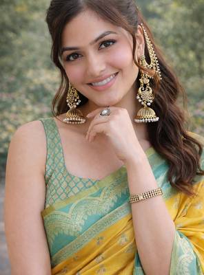 Yellow silk blend banarasi saree with unstitched blouse piece 2