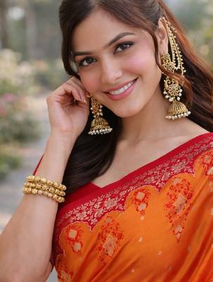 Orange silk blend banarasi saree with unstitched blouse piece 2