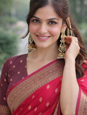Pink silk blend banarasi saree with unstitched blouse piece 2