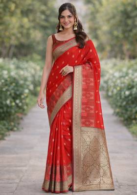 Red silk blend banarasi saree with unstitched blouse piece 3