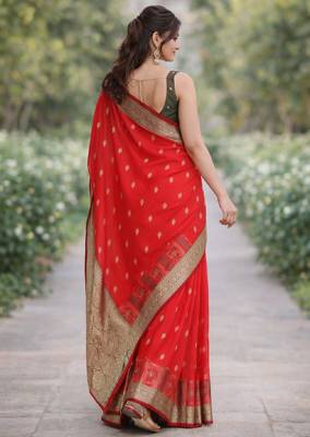 Red silk blend banarasi saree with unstitched blouse piece 4