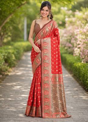 Red silk blend banarasi saree with unstitched blouse piece 4