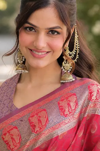 Pink silk blend banarasi saree with unstitched blouse piece