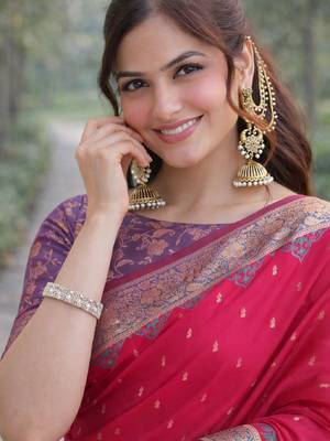 Pink silk blend banarasi saree with unstitched blouse piece 2