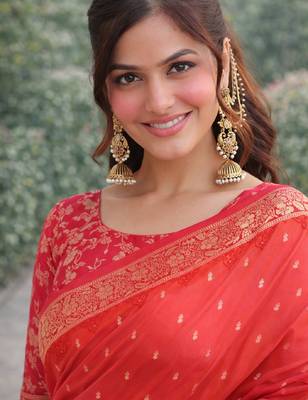 Orange silk blend banarasi saree with unstitched blouse piece 2