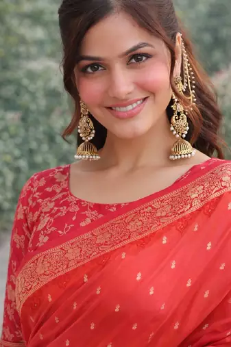 Orange silk blend banarasi saree with unstitched blouse piece