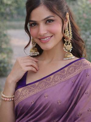 Lavender silk blend banarasi saree with unstitched blouse piece 2