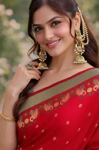 Red silk blend banarasi saree with unstitched blouse piece