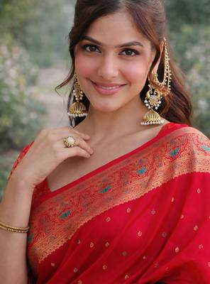 Pink silk blend banarasi saree with unstitched blouse piece 2