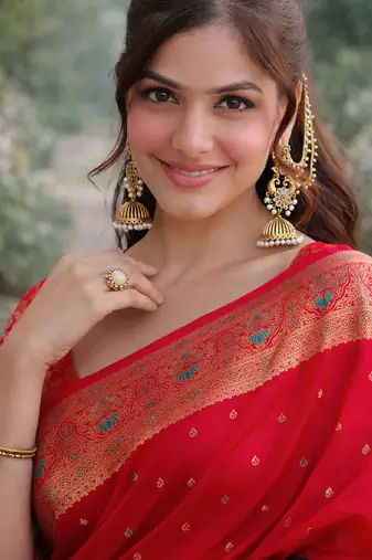 Pink silk blend banarasi saree with unstitched blouse piece
