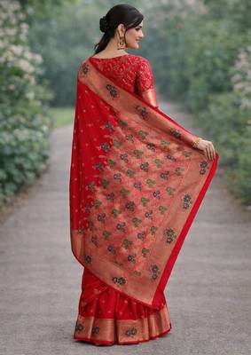Red silk blend banarasi saree with unstitched blouse piece 4