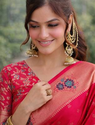 Pink silk blend banarasi saree with unstitched blouse piece 2