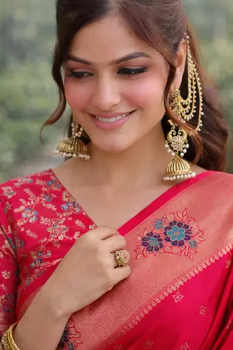 Pink silk blend banarasi saree with unstitched blouse piece
