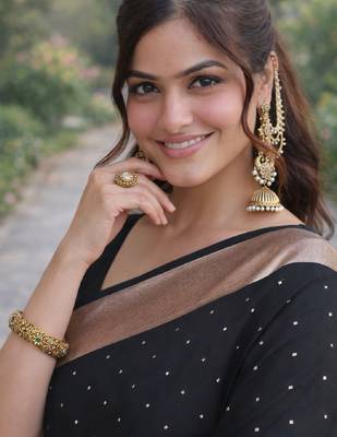Black silk blend banarasi saree with unstitched blouse piece 2