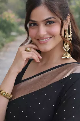 Black silk blend banarasi saree with unstitched blouse piece