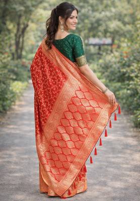 Red silk blend banarasi saree with unstitched blouse piece 4