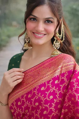 Pink silk blend banarasi saree with unstitched blouse piece