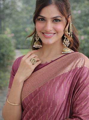 Onion silk blend banarasi saree with unstitched blouse piece 2