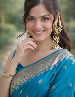 Rama silk blend banarasi saree with unstitched blouse piece 2