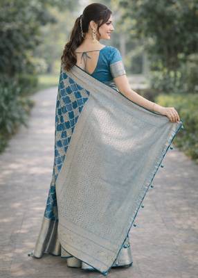 Wine silk blend banarasi saree with unstitched blouse piece 4