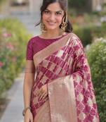 Onion silk blend banarasi saree with unstitched blouse piece