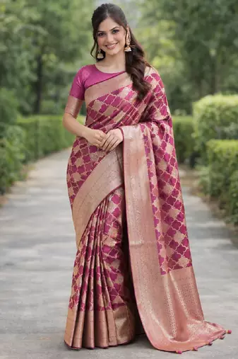 Onion silk blend banarasi saree with unstitched blouse piece