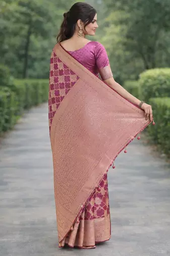 Onion silk blend banarasi saree with unstitched blouse piece