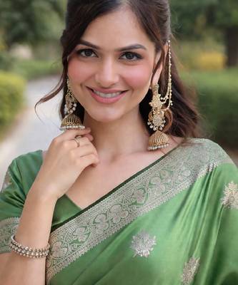 Wine silk blend banarasi saree with unstitched blouse piece 2