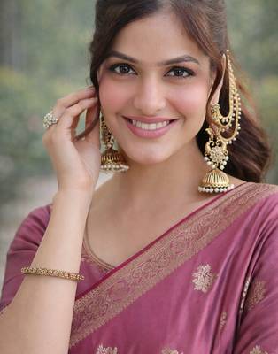 Onion pink silk blend banarasi saree with unstitched blouse piece 2