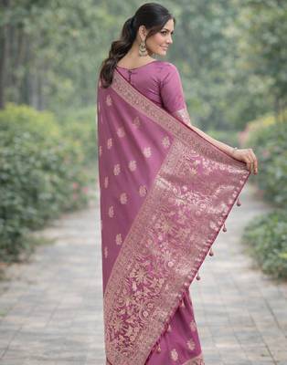 Onion pink silk blend banarasi saree with unstitched blouse piece 4