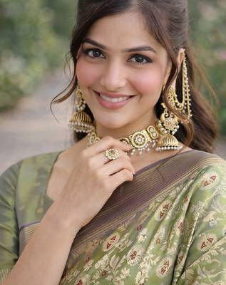 Pista silk blend banarasi saree with unstitched blouse piece 2