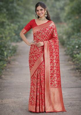 Red silk blend banarasi saree with unstitched blouse piece 3