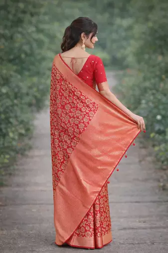 Red silk blend banarasi saree with unstitched blouse piece