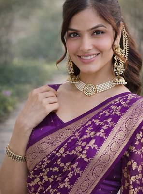 Wine silk blend banarasi saree with unstitched blouse piece 2