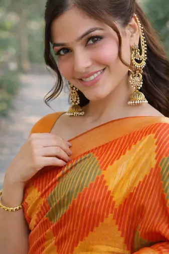 Orange silk blend banarasi saree with unstitched blouse piece