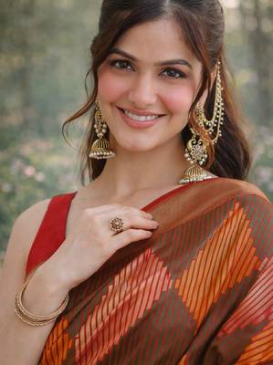 Green silk blend banarasi saree with unstitched blouse piece 2