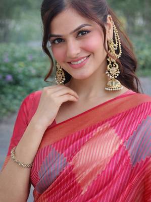 Light pink silk blend banarasi saree with unstitched blouse piece 2