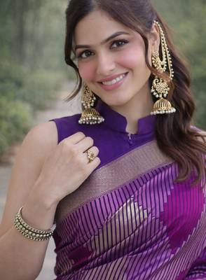 Purple silk blend banarasi saree with unstitched blouse piece 2