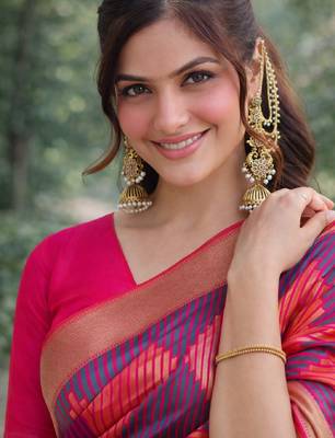 Wine silk blend banarasi saree with unstitched blouse piece 2