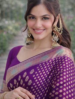 Wine silk blend banarasi saree with unstitched blouse piece 2