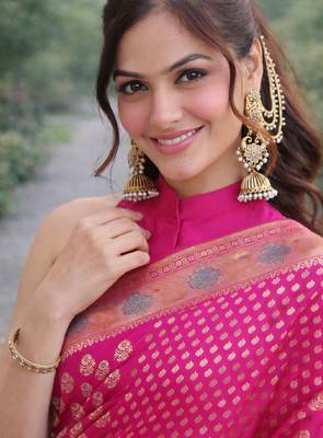 Pink silk blend banarasi saree with unstitched blouse piece 2