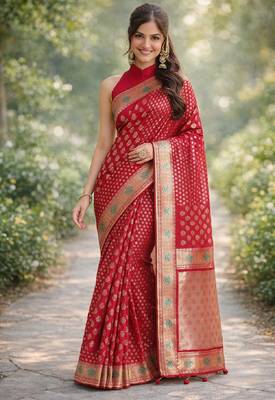 Red silk blend banarasi saree with unstitched blouse piece 3