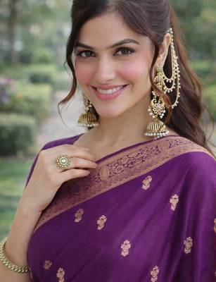 Wine silk blend banarasi saree with unstitched blouse piece 2