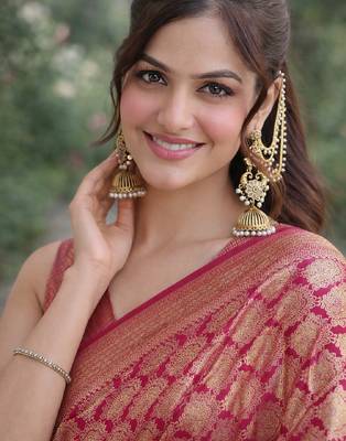 Pink silk blend banarasi saree with unstitched blouse piece 2